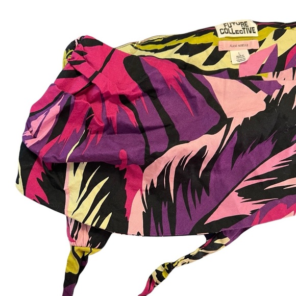 Future Collective x Alani Noelle Tropical Print Halter Crop Top L - Picture 4 of 12